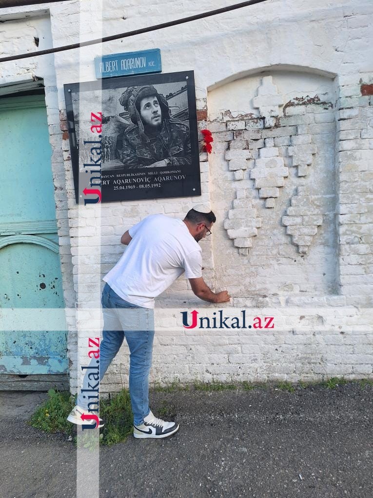 Aqarunov əmisinin Şuşada vurduğu tankın qarşısında -FOTO